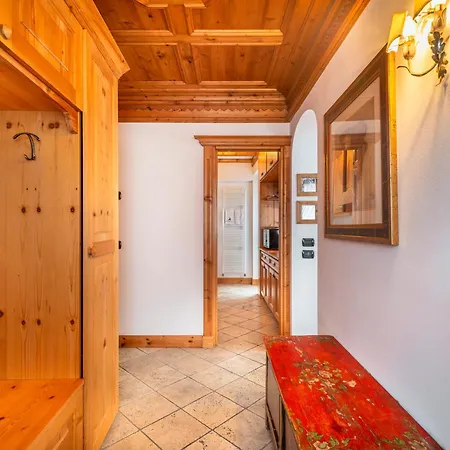 Verocai Charming R&r Apartment
