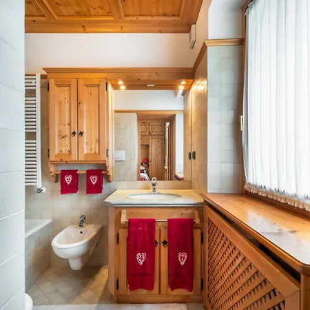 Verocai Charming R&r Apartment