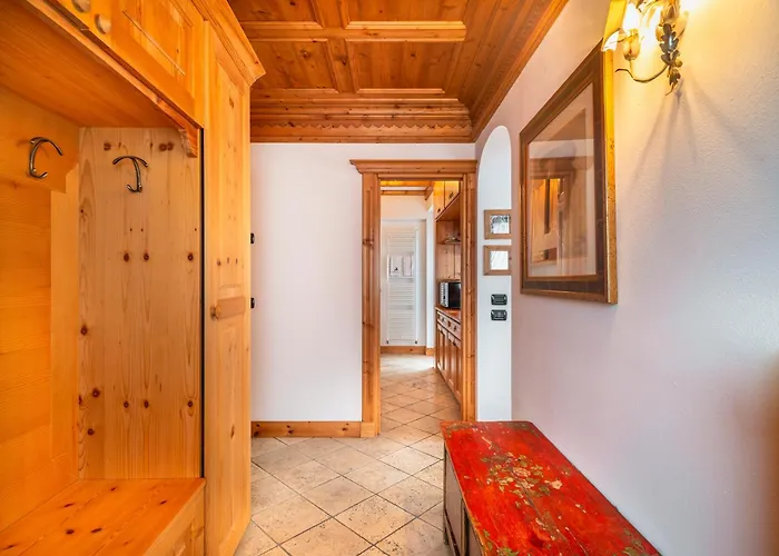 Verocai Charming R&r Apartment